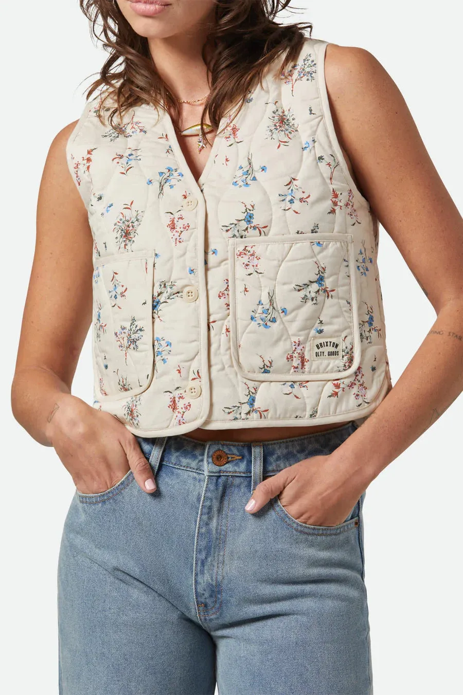 BRIXTON - GILET MATELASSÉ FIELD FLORAL - BLANC/NOISETTE/DISTY FLORAL - PÉ25