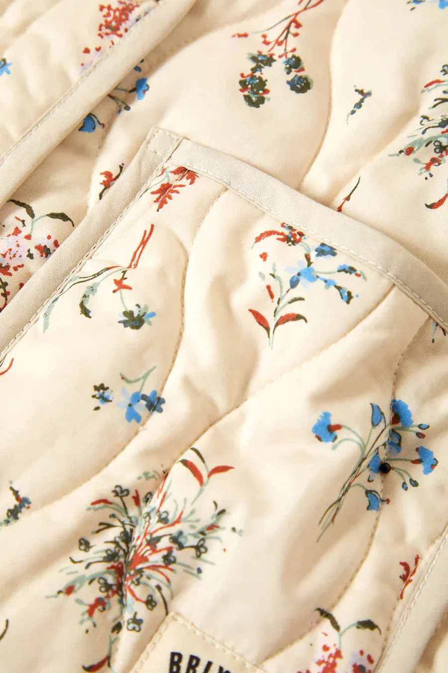 BRIXTON - GILET MATELASSÉ FIELD FLORAL - BLANC/NOISETTE/DISTY FLORAL - PÉ25
