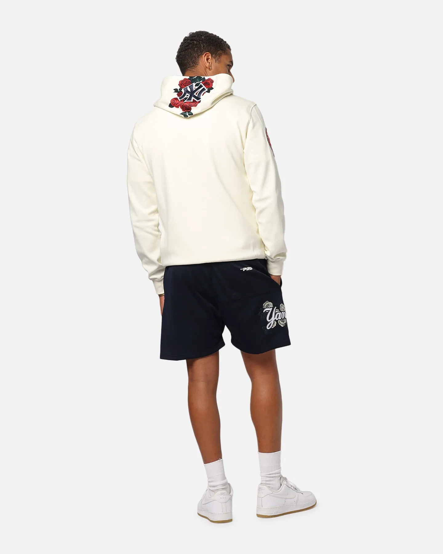 Pro Standard New York Yankees Roses Pullover Hoodie Eggshell