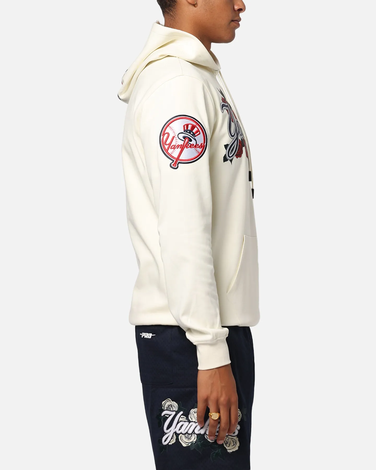 Pro Standard New York Yankees Roses Pullover Hoodie Eggshell